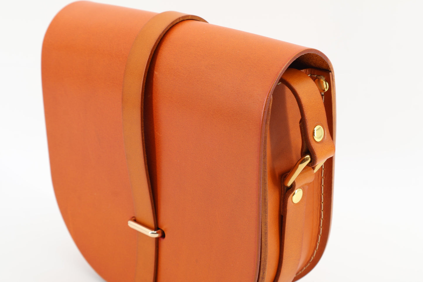 Crossbody Bag – Tan Saddle Edition Eugo